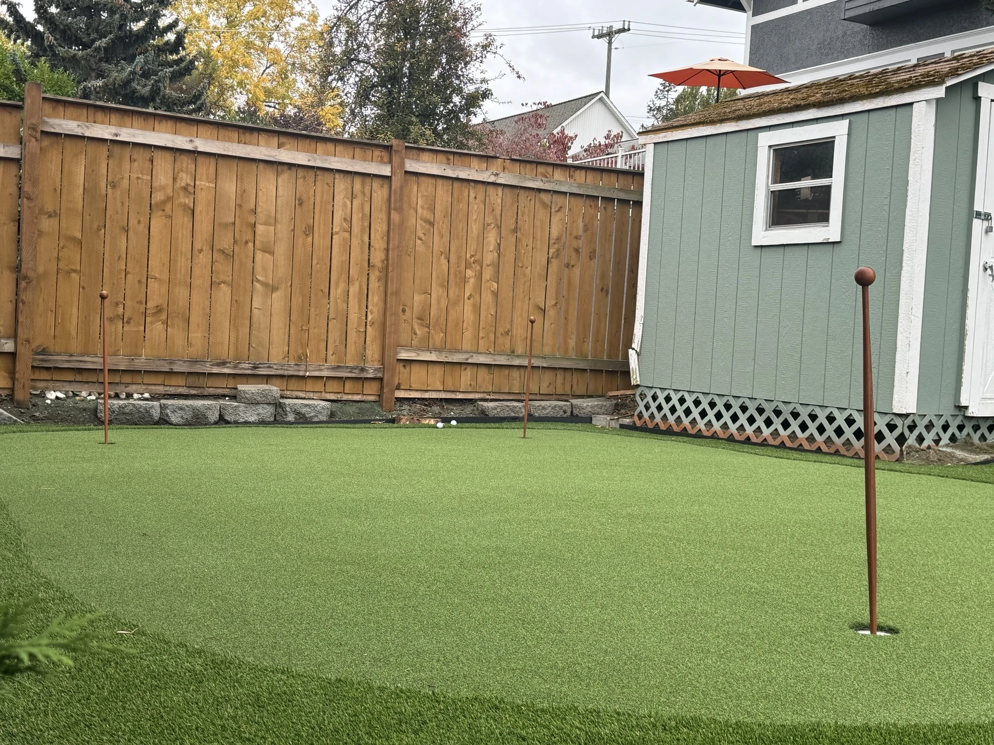 Customer photograph of a completed Wunderland putting green in a landscaped backyard